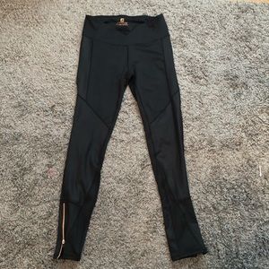 NWOT FREE 2 B by free country workout leggings!!